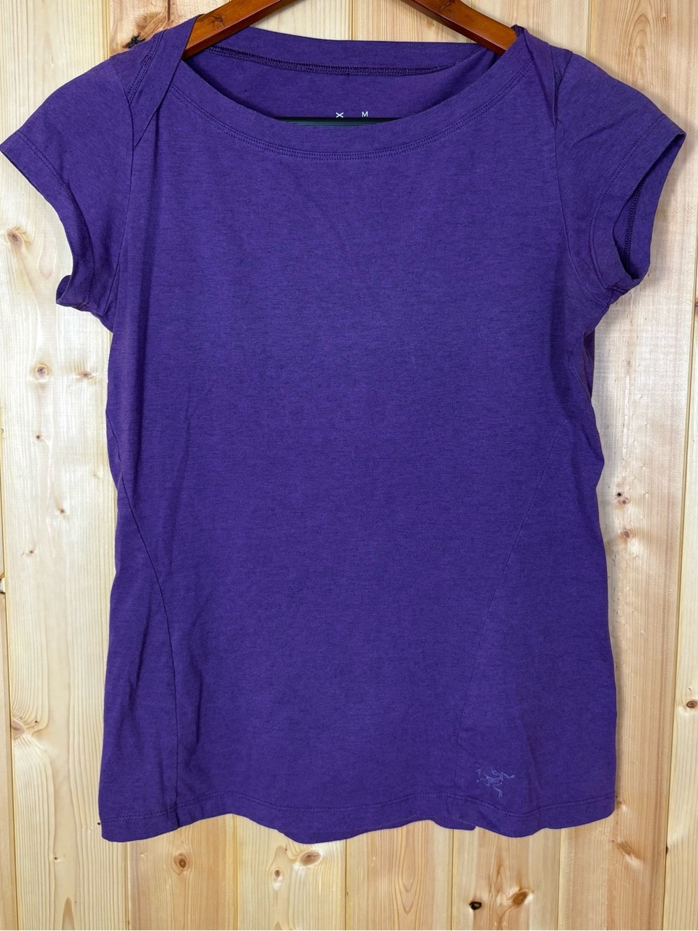 Arc’teryx women’s trim fit t-shirt Medium athletic casual hiking camping WORN